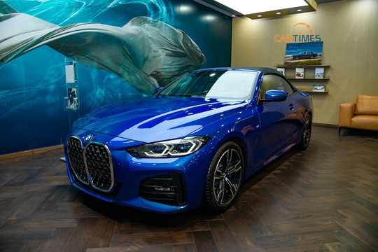 Cận cảnh mẫu xe mui trần BMW 4-Series Convertible tại showroom