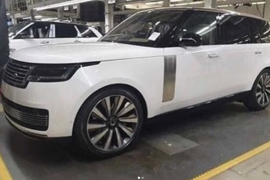Range Rover 2022 tiếp tục rò rỉ hình ảnh trước ngày ra mắt