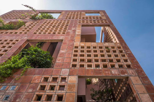 Ngắm ngôi nhà gạch đỏ Bát Tràng giành giải thưởng kiến trúc quốc tế