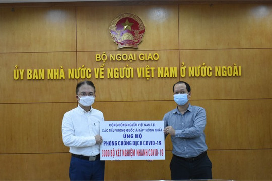 Người Việt tại UAE ủng hộ 3.000 bộ kit xét nghiệm nhanh kháng nguyên Covid-19