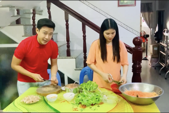 'Ở nhà vui mà': Kha Ly hạnh phúc cùng Thanh Duy vào bếp nấu ăn ngày giãn cách