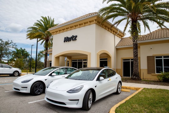 Tesla gây "choáng" khi ký hợp đồng bán 100.000 chiếc Model 3 với trị giá tỷ đô