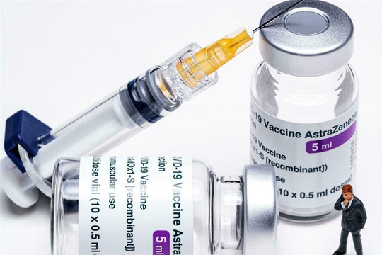 Anh bổ sung tác dụng phụ hiếm gặp của vaccine AstraZeneca