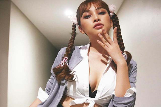 Hoa hậu Tiểu Vy khoe dáng vóc mỹ miều với trang phục cosplay