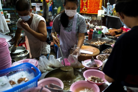 Những quán ăn vỉa hè đạt sao Michelin lâu đời ở Bangkok mất chủ vì Covid-19
