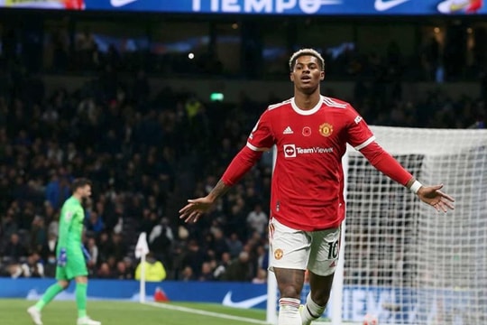 Rashford nổi đóa vì bị Solskjaer tống lên ghế dự bị