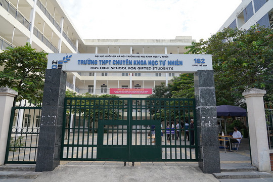 Trường phổ thông đầu tiên ở Hà Nội giảm tiết học trực tuyến xuống còn 30 phút
