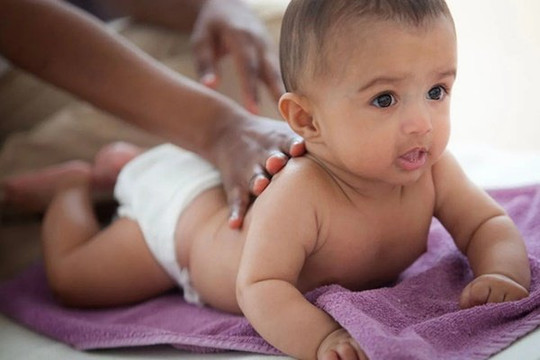 Phương pháp Mát-xa trẻ sơ sinh của Ấn Độ được khoa học chứng minh về tiềm năng cứu sống sinh mạng, đặc biệt với trẻ sinh non