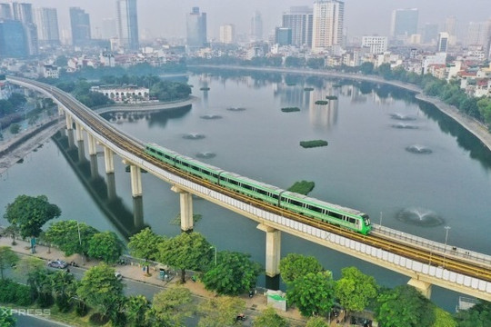 10 năm xây dựng 13 km đường sắt đô thị Cát Linh - Hà Đông
