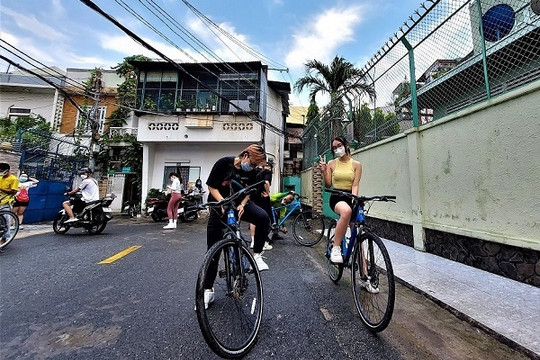 Hồi lực sau cách ly, Sài Gòn rủ nhau thuê xe đạp rèn sức khỏe