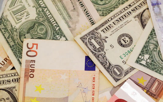 Tỷ giá USD, Euro ngày 4/11: Kinh tế Mỹ sáng dần, USD tăng giá