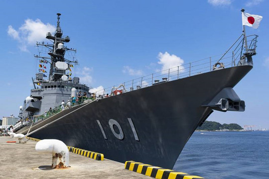 Sức mạnh tàu khu trục lớp Murasame của Nhật Bản đang thăm Việt Nam