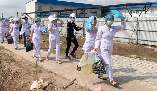 13 cán bộ y tế mắc COVID-19 ở Hà Nam đã khỏi bệnh, trở lại làm việc