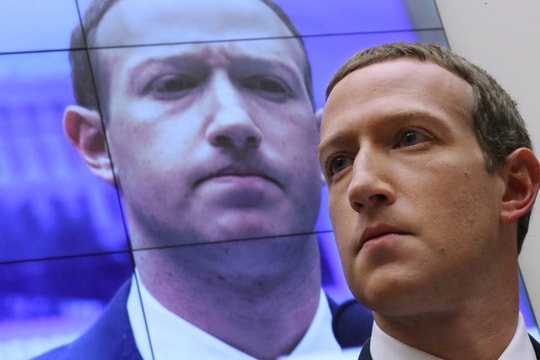 Mark Zuckerberg bị tố đã tải và dùng thử một ứng dụng ảnh, rồi sau đó copy làm của riêng khiến ứng dụng này phải đóng cửa