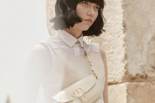 Dior ra mắt túi Bobby pha trộn hiện đại và cổ điển