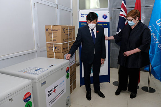Australia tặng Việt Nam 1.910 tủ lạnh bảo quản vắc xin Covid-19