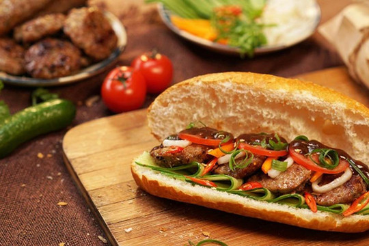 Báo Pháp gọi bánh mì Việt Nam là "đối thủ đáng gờm" của hamburger Mỹ