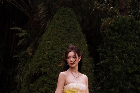 Ngắm nhìn vẻ đẹp ngọt ngào và dịu dàng của Hoa hậu Khánh Vân trong bộ ảnh mang âm hưởng cổ tích