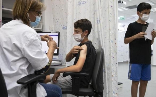 Covid-19: Israel duyệt tiêm chủng cho trẻ 5-11 tuổi; Ai Cập thử vaccine nội; Nhật Bản chuẩn bị chiến dịch tăng liều