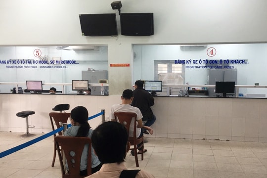 Từ 15/11, TP.HCM cấp đổi biển số xe kinh doanh vận tải ngoài giờ hành chính