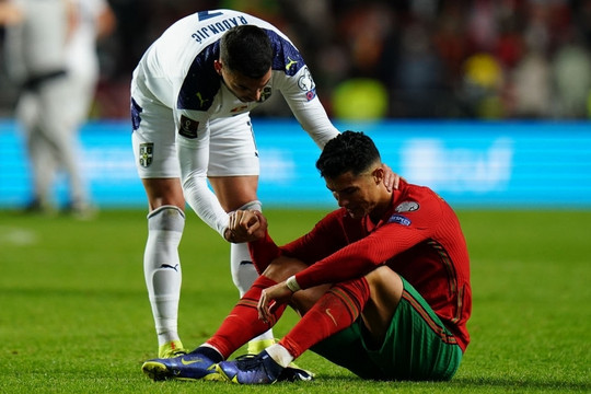 Vòng loại World Cup 2022: Thua đau phút cuối, Bồ Đào Nha đối mặt nguy cơ bị loại