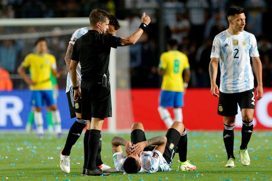 Video, hình ảnh trận 'siêu bạo lực' Argentina - Brazil   