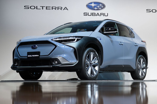 Subaru Solterra EV 2022 ra mắt: Người anh em "sinh đôi" của Toyota bZ4X