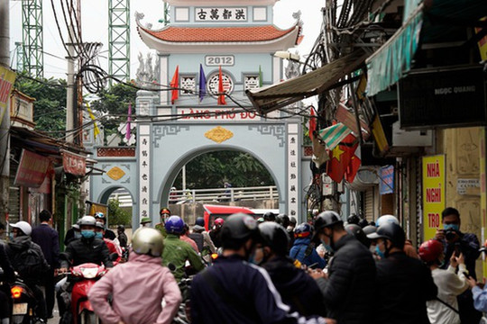 Hà Nội: Đông nghịt người quét QR Code tại "ổ dịch" Phú Đô