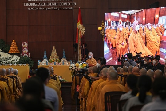 20h hôm nay, tưởng niệm hơn 23.000 người bị Covid-19 cướp đi sinh mạng