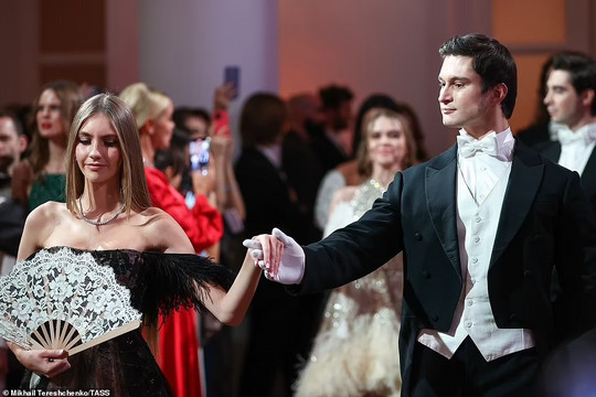 Ảnh: Dạ tiệc trưởng thành của con gái các gia tộc giàu nhất nước Nga