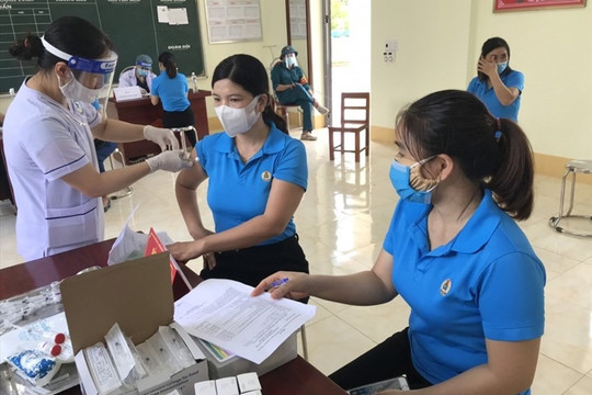 Nghệ An: Tốc độ tiêm vaccine có ngày đạt 200 nghìn liều, không để tồn kho