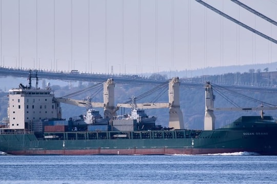 Ukraine tăng cường lực lượng hải quân, liên tiếp nhận tàu do Mỹ tặng