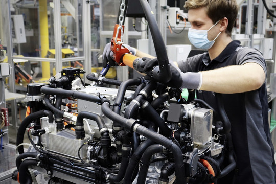 Mercedes-Benz hoàn thành dây chuyền sản xuất động cơ điện hiệu suất cao