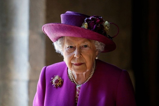 Nữ hoàng Anh xuất hiện sau nhiều lần vắng mặt trước công chúng