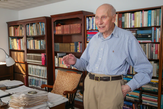 Cụ ông 89 tuổi trở thành tiến sĩ Vật Lý tại đại học top đầu Hoa Kỳ