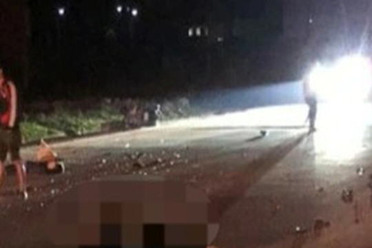 Hai thanh niên tử vong sau cú đâm va xe máy trong đêm