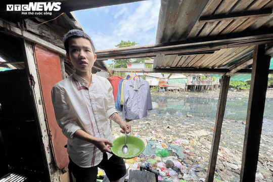 Ảnh: Cuộc sống của người dân bên con rạch ngập rác, ô nhiễm nhất TP.HCM