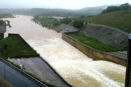 Ba hồ thủy điện đồng loạt điều tiết nước đón mưa lớn