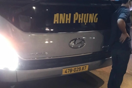 Khách đi xe test dương tính SARS-CoV-2, tài xế vẫn "phớt lờ" rời bệnh viện