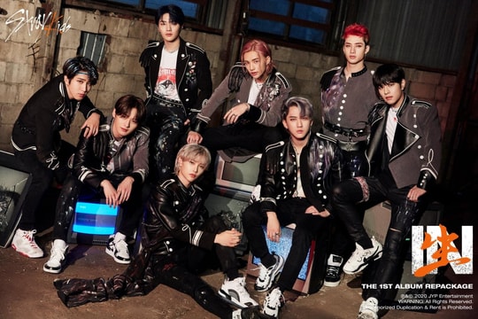 Idol diễn vũ đạo trong tư thế bịt mắt khiến khán giả không ngừng hò hét vì quá đỉnh.
