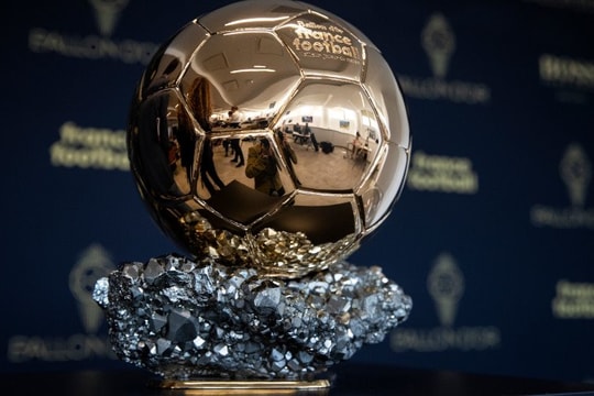 Đêm nay trao giải Ballon d’Or – ‘Qủa bóng Vàng’ được chọn như thế nào?