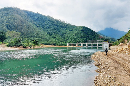 Đà Nẵng: Nhà máy nước sắp nhấn chìm nhà cửa, dân chưa có chỗ di dời