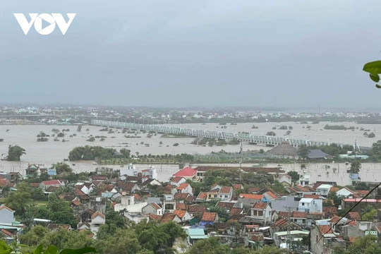 Mưa lớn gây ngập lụt nặng, Phú Yên sơ tán hơn 11.000 người dân
