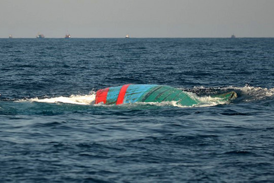 Chìm tàu cá, 5 ngư dân Nghệ An mất tích trên biển