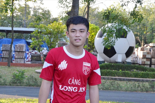 “Thần đồng bóng đá Việt Nam” Nguyễn Thái Sung bất ngờ giải nghệ