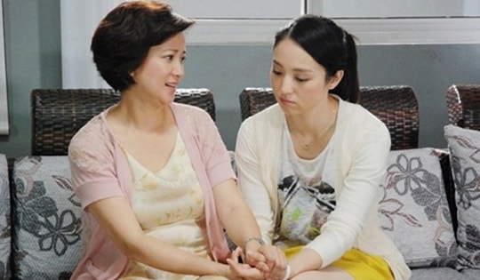 Gần ngày sinh, cô hàng xóm sang gạ "cho không con", lý do đằng sau dù cay đắng tôi vẫn phải nhận nuôi ở tuổi 58