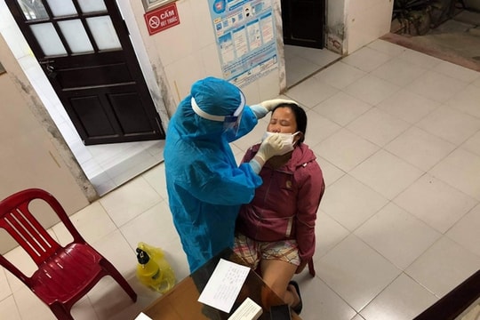 Yêu cầu xã trả lại 200.000 đồng thu từ các hộ dân để mua kit test COVID-19