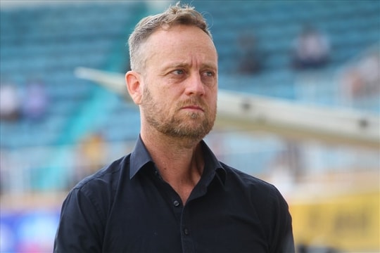 HLV tuyển Thái Lan ngưng dùng mạng xã hội vì mục tiêu vô địch AFF Cup 2020