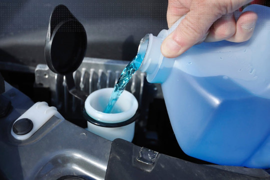 Những điều cần biết về nước rửa kính ô tô