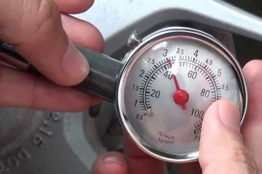 Rủi ro gì xảy ra khi áp suất lốp không đảm bảo?